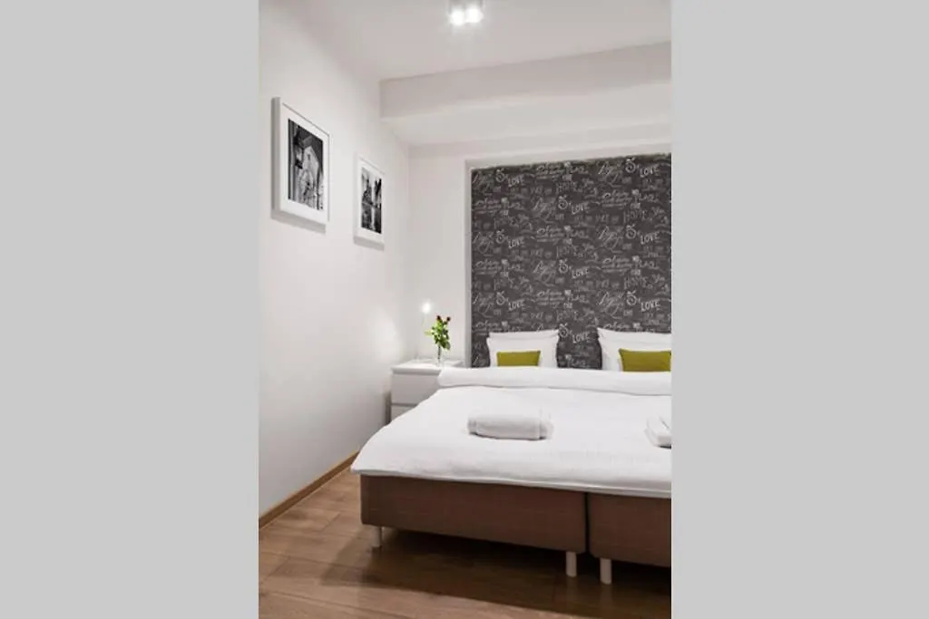 크라쿠프 Househost Apartament: Swietego Krzyza Street 아파트