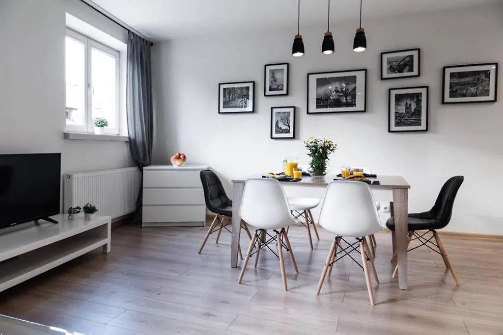 크라쿠프 Househost Apartament: Swietego Krzyza Street 아파트 0*,  폴란드